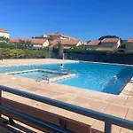 Bord De Avec Piscine